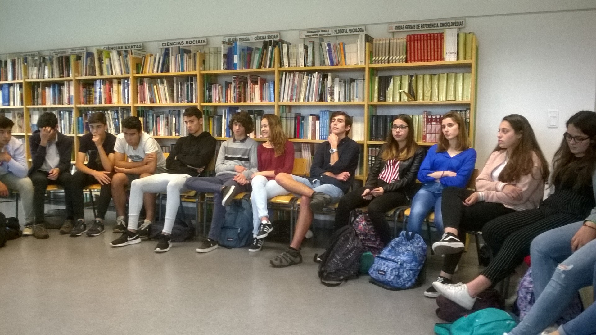 Pais leem para alunos Dia Língua Portuguesa 10.ºA 2